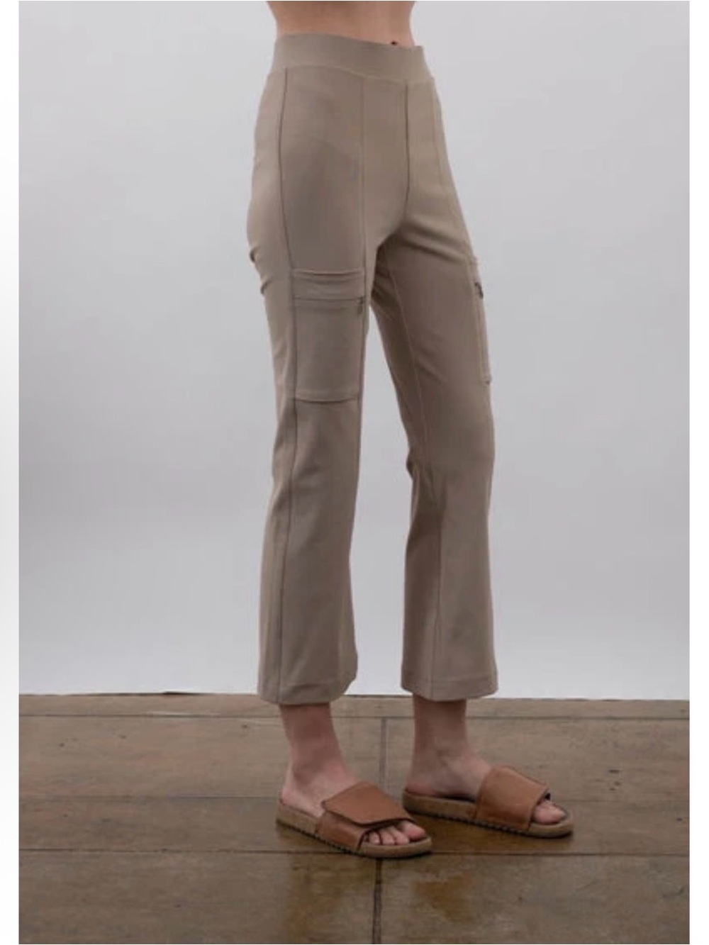 Elaine Kim 'Tech Stretch Flare with Utility Pockets' Leggings